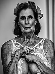Sexe Granny: 70-Year-Old Woman Portrait Wins Lensculture Portrait Awards